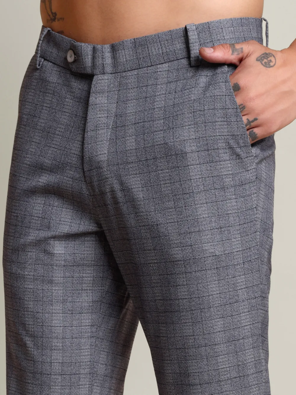 Luxury Wool Polyester Blend Suit with Plaid Weave ? Gray with Black Grid
